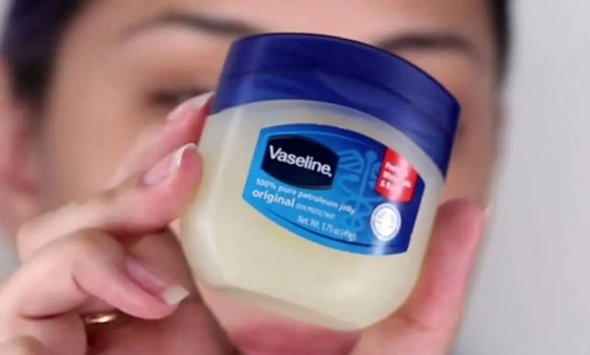 معایب وازلین برای پوست صورت